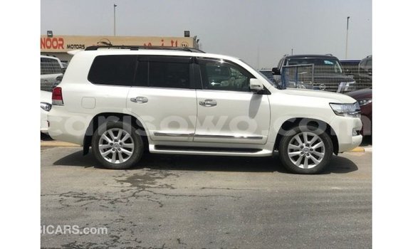Buy Import Toyota Land Cruiser White Car in Import - Dubai in Benign Buy Import Toyota Land Cruiser White Car in Import - Dubai in Benign