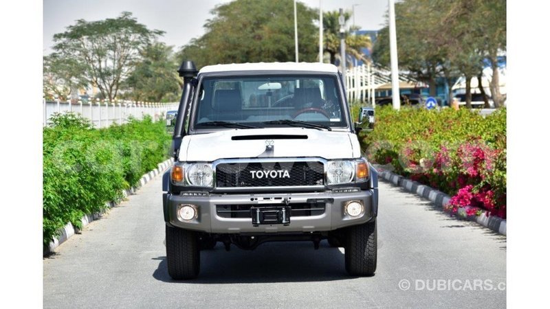 Big with watermark toyota land cruiser benign import dubai 8929