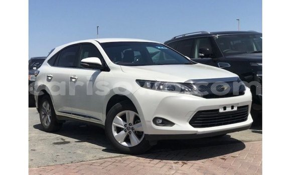 Sayi Imported Toyota Harrier White Mota in Import - Dubai a Benin Sayi Imported Toyota Harrier White Mota in Import - Dubai a Benin