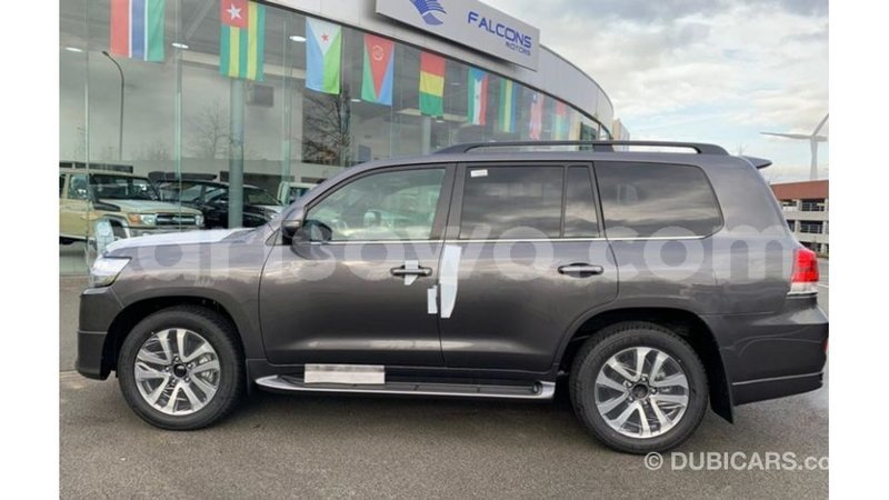 Big with watermark toyota land cruiser benign import dubai 8940