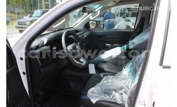 Acheter Import Voiture Toyota Hilux Blanc à Import - Dubai, Benin Acheter Import Voiture Toyota Hilux Blanc à Import - Dubai, Benin