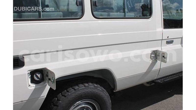 Big with watermark toyota land cruiser benign import dubai 8943