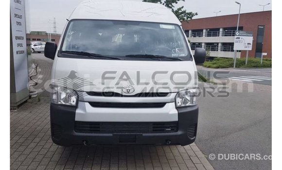 Acheter Import Voiture Toyota Hiace Blanc à Import - Dubai, Benin Acheter Import Voiture Toyota Hiace Blanc à Import - Dubai, Benin