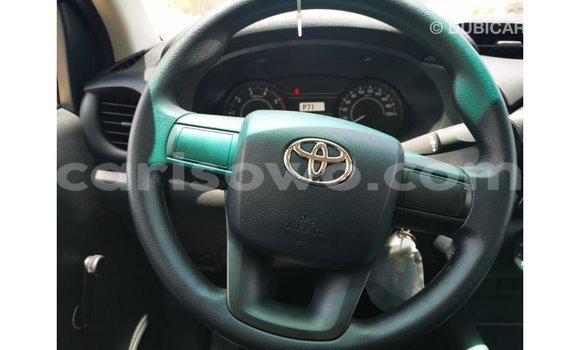 Sayi Imported Toyota Hilux White Mota in Import - Dubai a Benin Sayi Imported Toyota Hilux White Mota in Import - Dubai a Benin