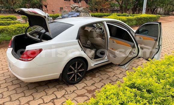 Sayi Na hannu Toyota Avalon White Mota in Cotonou a Benin Sayi Na hannu Toyota Avalon White Mota in Cotonou a Benin