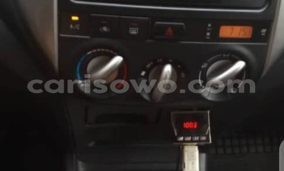 Ra Àlòkù Toyota RAV4 funfun Ọkọ̀ in Cotonou ni Benin Ra Àlòkù Toyota RAV4 funfun Ọkọ̀ in Cotonou ni Benin