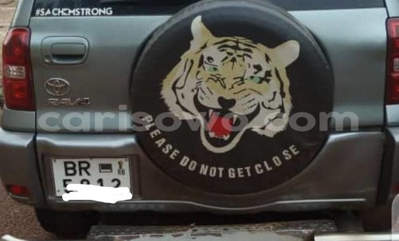 Ra Àlòkù Toyota RAV4 funfun Ọkọ̀ in Cotonou ni Benin Ra Àlòkù Toyota RAV4 funfun Ọkọ̀ in Cotonou ni Benin