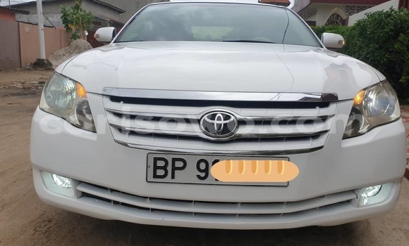 Ra Àlòkù Toyota Avalon funfun Ọkọ̀ in Cotonou ni Benin Ra Àlòkù Toyota Avalon funfun Ọkọ̀ in Cotonou ni Benin