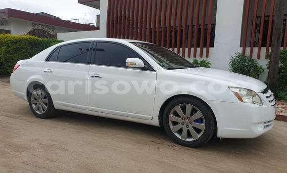 Ra Àlòkù Toyota Avalon funfun Ọkọ̀ in Cotonou ni Benin Ra Àlòkù Toyota Avalon funfun Ọkọ̀ in Cotonou ni Benin