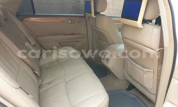 Ra Àlòkù Toyota Avalon funfun Ọkọ̀ in Cotonou ni Benin Ra Àlòkù Toyota Avalon funfun Ọkọ̀ in Cotonou ni Benin