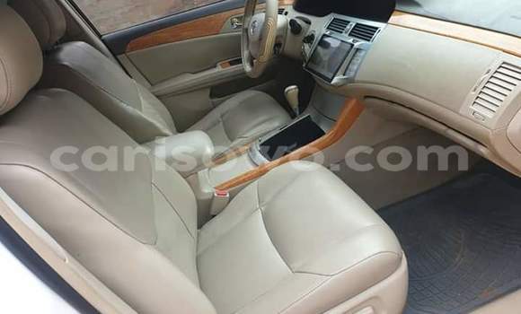 Ra Àlòkù Toyota Avalon funfun Ọkọ̀ in Cotonou ni Benin Ra Àlòkù Toyota Avalon funfun Ọkọ̀ in Cotonou ni Benin