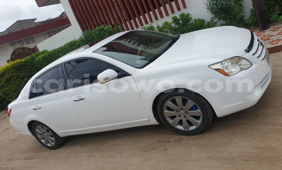 Ra Àlòkù Toyota Avalon funfun Ọkọ̀ in Cotonou ni Benin Ra Àlòkù Toyota Avalon funfun Ọkọ̀ in Cotonou ni Benin