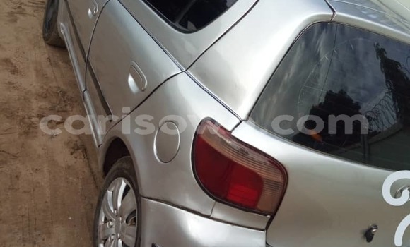 Sayi Na hannu Toyota Yaris Azurfa Mota in Cotonou a Benin Sayi Na hannu Toyota Yaris Azurfa Mota in Cotonou a Benin