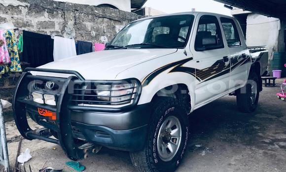 Ra Àlòkù Toyota Hilux Silver Ọkọ̀ in Cotonou ni Benin Ra Àlòkù Toyota Hilux Silver Ọkọ̀ in Cotonou ni Benin