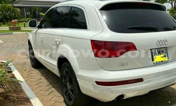 Ra Àlòkù Audi Q7 funfun Ọkọ̀ in Cotonou ni Benin Ra Àlòkù Audi Q7 funfun Ọkọ̀ in Cotonou ni Benin