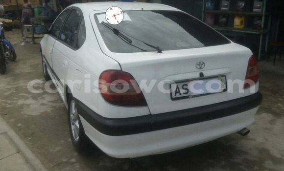 Ra Àlòkù Toyota Avensis funfun Ọkọ̀ in Cotonou ni Benin Ra Àlòkù Toyota Avensis funfun Ọkọ̀ in Cotonou ni Benin