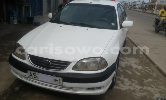 Ra Àlòkù Toyota Avensis funfun Ọkọ̀ in Cotonou ni Benin Ra Àlòkù Toyota Avensis funfun Ọkọ̀ in Cotonou ni Benin