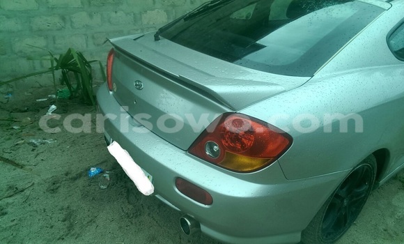 Sayi Na hannu Hyundai Coupe Azurfa Mota in Porto Novo a Benin
