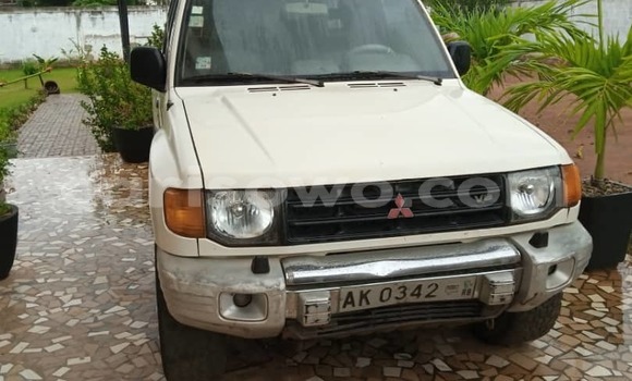 Ra Àlòkù Mitsubishi Montero funfun Ọkọ̀ in Cotonou ni Benin Ra Àlòkù Mitsubishi Montero funfun Ọkọ̀ in Cotonou ni Benin