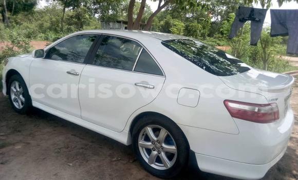 Sayi Na hannu Toyota Camry White Mota in Cotonou a Benin Sayi Na hannu Toyota Camry White Mota in Cotonou a Benin