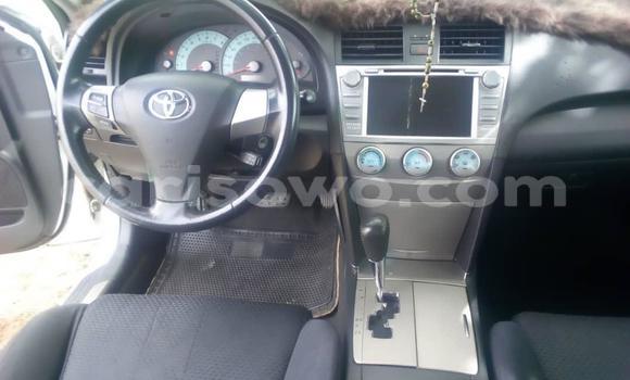 Sayi Na hannu Toyota Camry White Mota in Cotonou a Benin Sayi Na hannu Toyota Camry White Mota in Cotonou a Benin