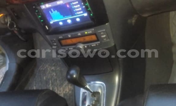 Sayi Na hannu Toyota Avensis Azurfa Mota in Cotonou a Benin Sayi Na hannu Toyota Avensis Azurfa Mota in Cotonou a Benin