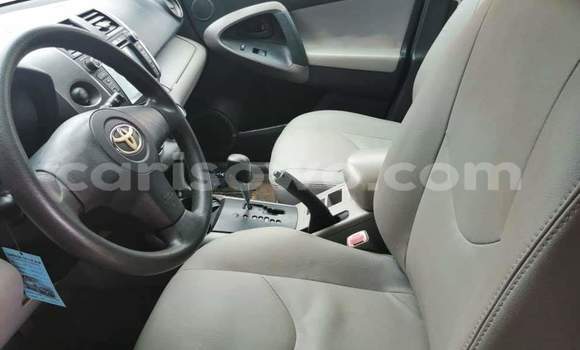 Sayi Na hannu Toyota RAV4 Blue Mota in Cotonou a Benin Sayi Na hannu Toyota RAV4 Blue Mota in Cotonou a Benin