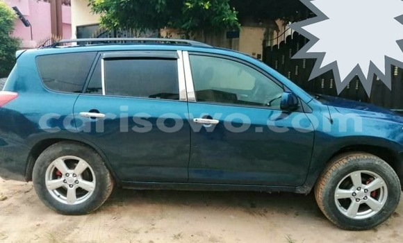 Sayi Na hannu Toyota RAV4 Blue Mota in Cotonou a Benin Sayi Na hannu Toyota RAV4 Blue Mota in Cotonou a Benin