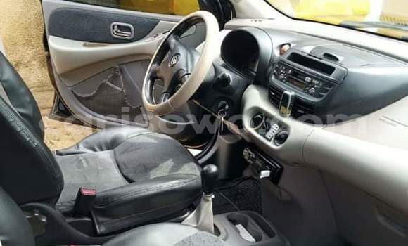 Sayi Na hannu Nissan Almera Tino Green Mota in Cotonou a Benin Sayi Na hannu Nissan Almera Tino Green Mota in Cotonou a Benin