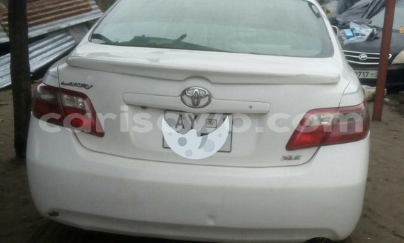 Sayi Na hannu Toyota Camry White Mota in Cotonou a Benin