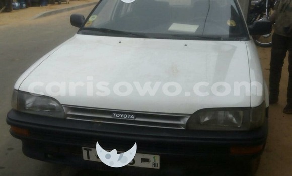 Ra Àlòkù Toyota Corolla funfun Ọkọ̀ in Cotonou ni Benin Ra Àlòkù Toyota Corolla funfun Ọkọ̀ in Cotonou ni Benin