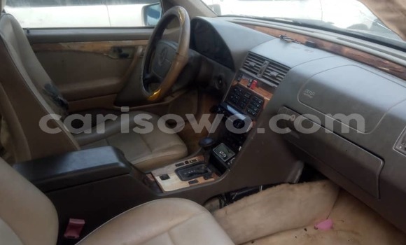 Acheter Occasion Voiture Mercedes-Benz C–Class Beige à Cotonou, Benin Acheter Occasion Voiture Mercedes-Benz C–Class Beige à Cotonou, Benin