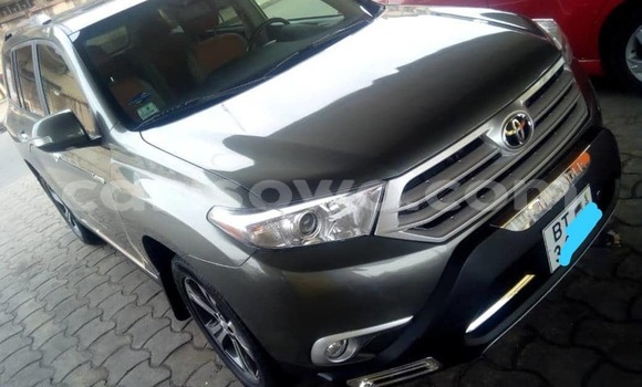 Ra Tuntun Toyota Highlander Silver Ọkọ̀ in Cotonou ni Benin Ra Tuntun Toyota Highlander Silver Ọkọ̀ in Cotonou ni Benin