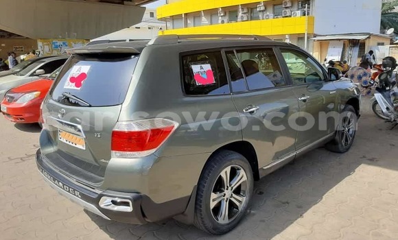 Ra Tuntun Toyota Highlander Silver Ọkọ̀ in Cotonou ni Benin Ra Tuntun Toyota Highlander Silver Ọkọ̀ in Cotonou ni Benin