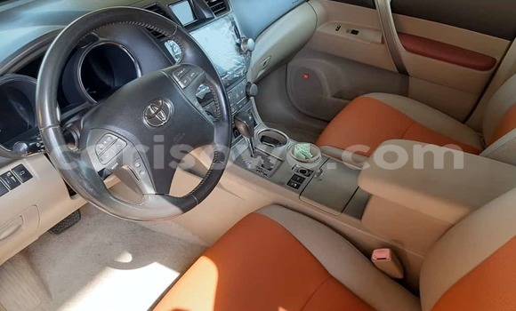 Ra Tuntun Toyota Highlander Silver Ọkọ̀ in Cotonou ni Benin Ra Tuntun Toyota Highlander Silver Ọkọ̀ in Cotonou ni Benin