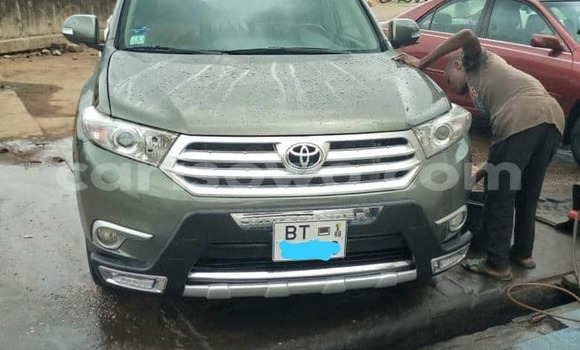 Ra Tuntun Toyota Highlander Silver Ọkọ̀ in Cotonou ni Benin Ra Tuntun Toyota Highlander Silver Ọkọ̀ in Cotonou ni Benin