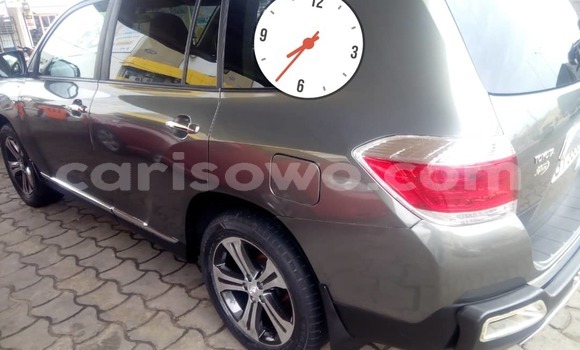 Ra Tuntun Toyota Highlander Silver Ọkọ̀ in Cotonou ni Benin Ra Tuntun Toyota Highlander Silver Ọkọ̀ in Cotonou ni Benin