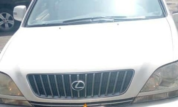 Acheter Occasion Voiture Lexus RX 300 Blanc à Cotonou, Benin