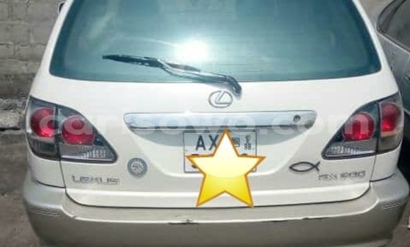 Acheter Occasion Voiture Lexus RX 300 Blanc à Cotonou, Benin Acheter Occasion Voiture Lexus RX 300 Blanc à Cotonou, Benin