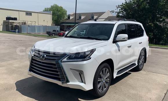 Ra Àlòkù Lexus LX 570 funfun Ọkọ̀ in Abomey ni Benin