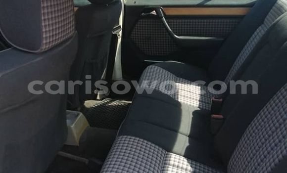 Acheter Occasion Voiture Mercedes-Benz E–Class Vert à Cotonou, Benin Acheter Occasion Voiture Mercedes-Benz E–Class Vert à Cotonou, Benin