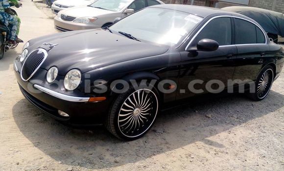 Sayi Na hannu Jaguar S–Type Black Mota in Savalou a Benin