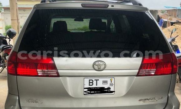 Acheter Occasion Voiture Toyota Sienna Gris à Cotonou, Benin Acheter Occasion Voiture Toyota Sienna Gris à Cotonou, Benin