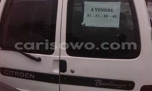 Ra Àlòkù Citroen 2CV funfun Ọkọ̀ in Savalou ni Benin Ra Àlòkù Citroen 2CV funfun Ọkọ̀ in Savalou ni Benin