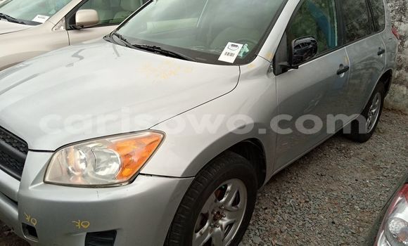 Sayi Na hannu Toyota RAV4 Azurfa Mota in Abomey a Benin