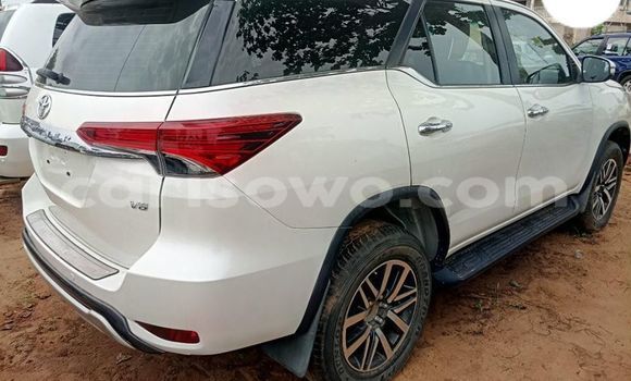 Acheter Occasion Voiture Toyota Fortuner Blanc à Abomey, Benin Acheter Occasion Voiture Toyota Fortuner Blanc à Abomey, Benin