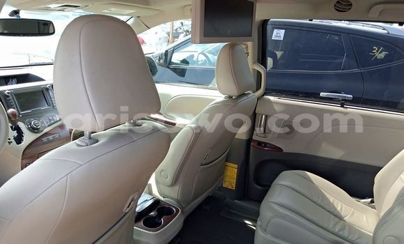 Acheter Occasion Voiture Toyota Sienna Noir à Abomey, Benin Acheter Occasion Voiture Toyota Sienna Noir à Abomey, Benin