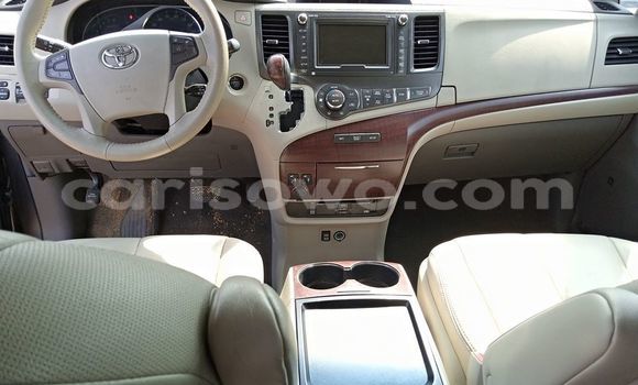 Acheter Occasion Voiture Toyota Sienna Noir à Abomey, Benin Acheter Occasion Voiture Toyota Sienna Noir à Abomey, Benin