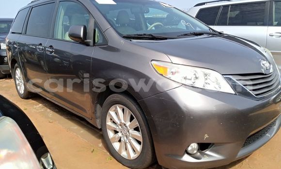 Acheter Occasion Voiture Toyota Sienna Noir à Abomey, Benin Acheter Occasion Voiture Toyota Sienna Noir à Abomey, Benin