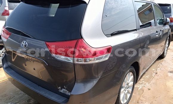 Acheter Occasion Voiture Toyota Sienna Noir à Abomey, Benin Acheter Occasion Voiture Toyota Sienna Noir à Abomey, Benin